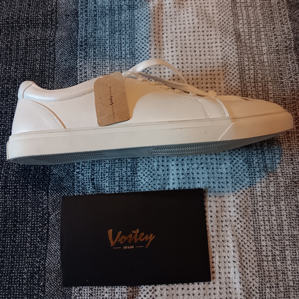 Vostey Sneakers